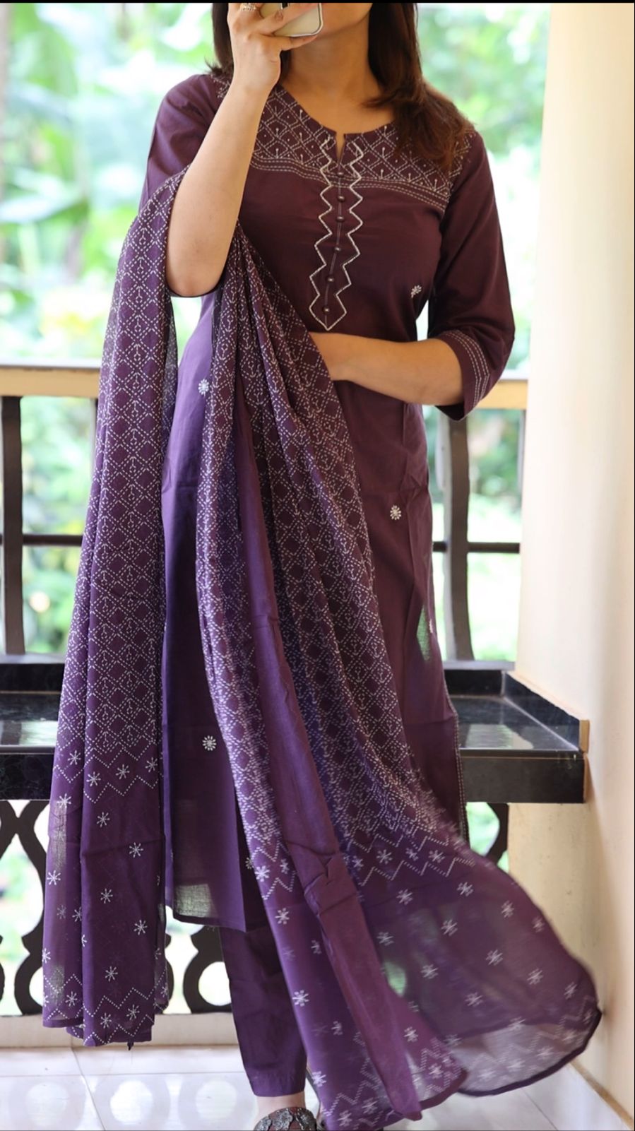 Women Pearl work detailing festival wear kurta pant dupatta set
🤩*KURTI*🤩